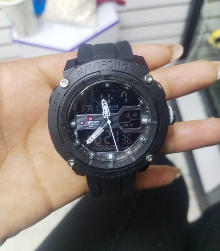 RELOJ NAVIFORCE