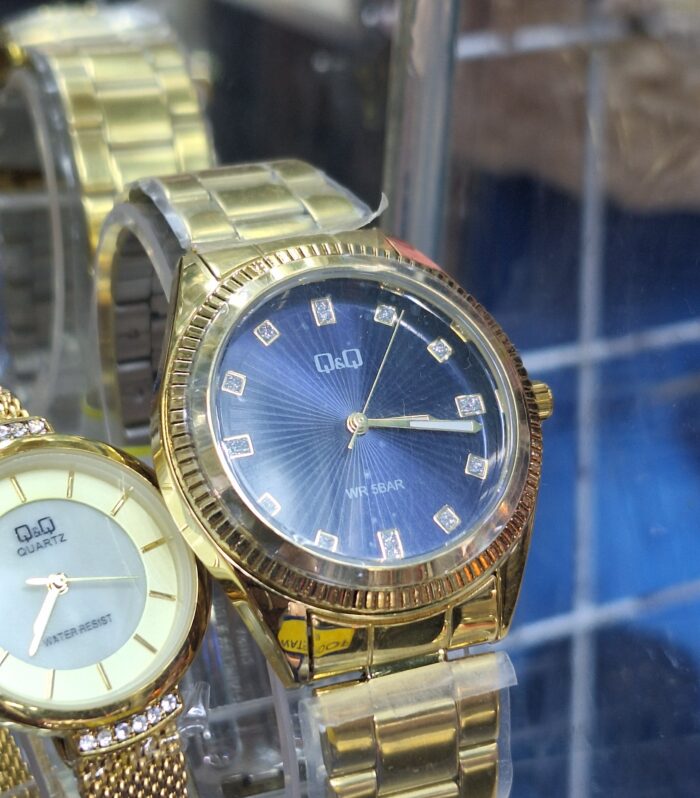 Reloj QyQ Q01C-004PY